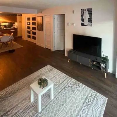 • Loyer : 1773$/mois • Non chauffé et non éclairé • Eau chaude non incluse • Disposition : 2 chambre...