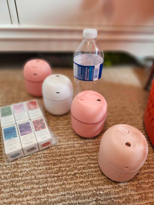 4 small humidifiers with scents in Home Décor & Accents in Cambridge