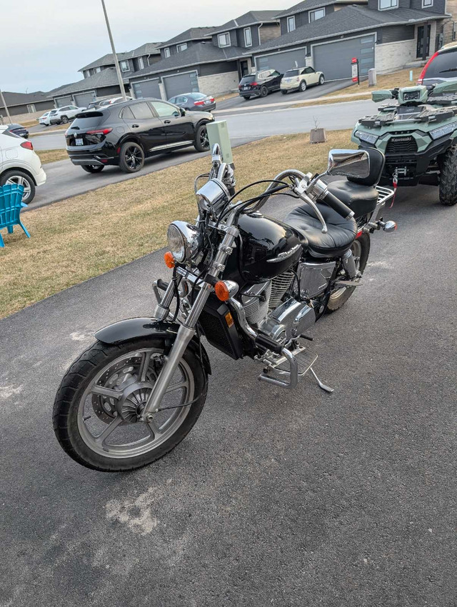 2004 Honda Shadow 1100 in Street, Cruisers & Choppers in Belleville - Image 2