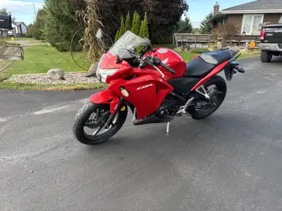 Has 19647kms, runs and drives as it should. Brand new Dunlop Sportmax tires, mirrors, and battery. F...