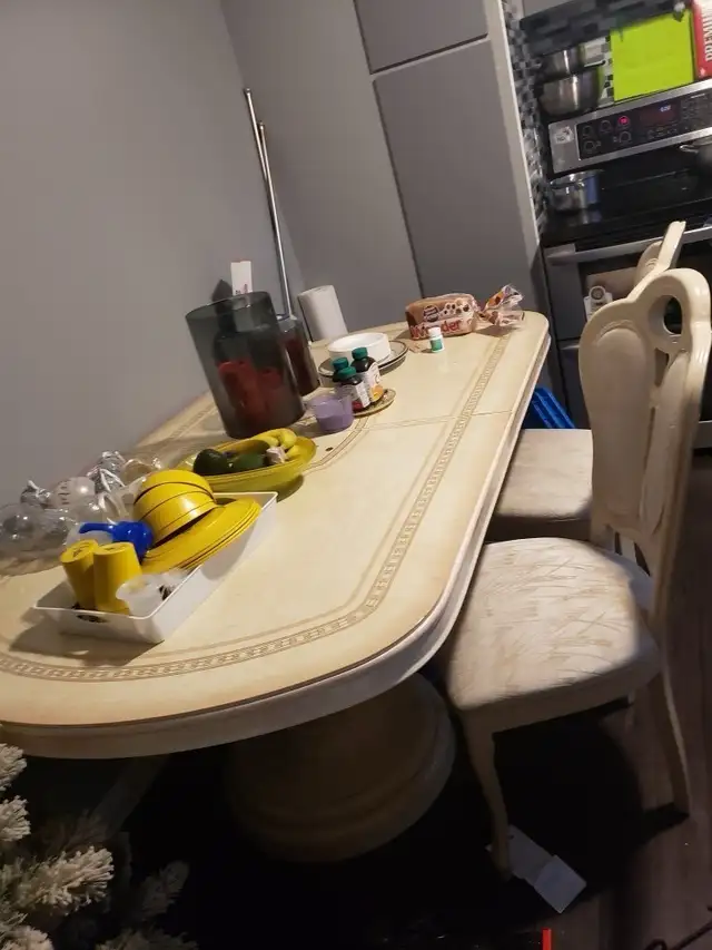 Dining Table w/3 free chairs64402010304643120