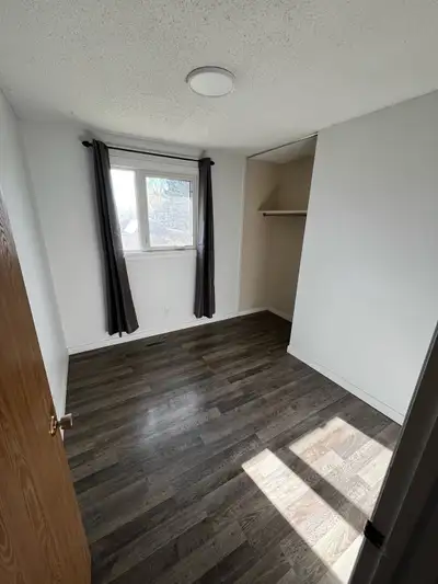 1 bright bedroom available to rent. Located In a quiet safe neighbourhood next to a park and is a 30...