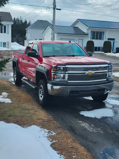 Truck in great condition inside and out . 5.3 L V8 engine, Quad cab, 11 inch navigation touchscreen,...