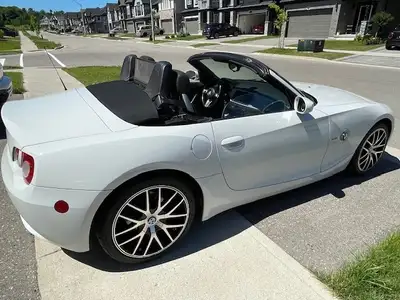 2005 BMW Z4 2.5I ROADSTER. never seen snow new tires, new battery, cover, winter battery charger and...