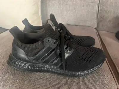 Men’s 9.5 Adidas shoes, View more