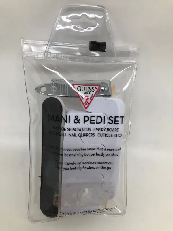 GUESS mini mani and pedi set - brand new62863271824897122