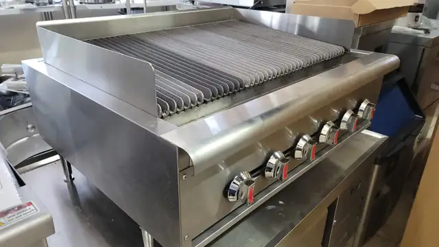 Brand New 36" Grill Heavy Duty Charbroiler- Natural Gas/Propane in Other in City of Toronto - Image 3