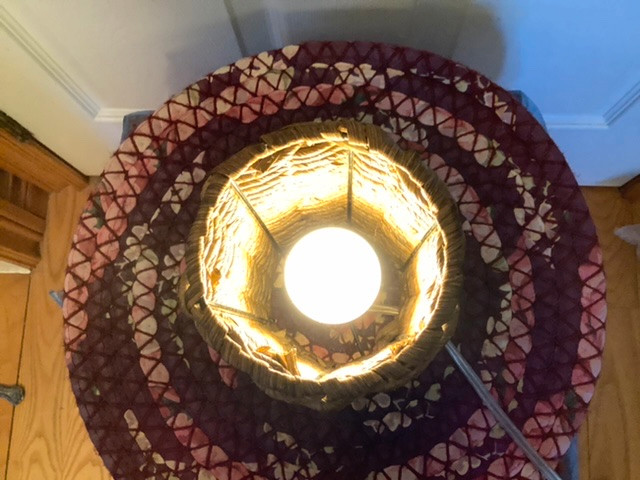 Adorable Vintage Brown Wicker/Rattan Side Table/Accent Light in Arts & Collectibles in Belleville - Image 2