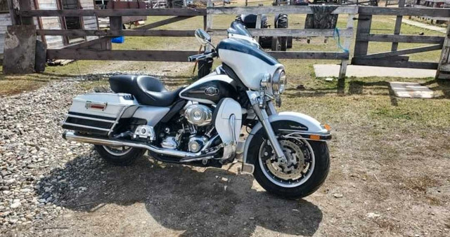 REDUCED 2008 Harley Davidson Electra Glide  in Touring in Quesnel - Image 2