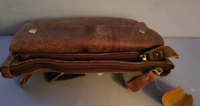 UNISEX HUAMEIBANG GENUINE LEATHER WAIST BAG

 in Women's - Bags & Wallets in London - Image 5