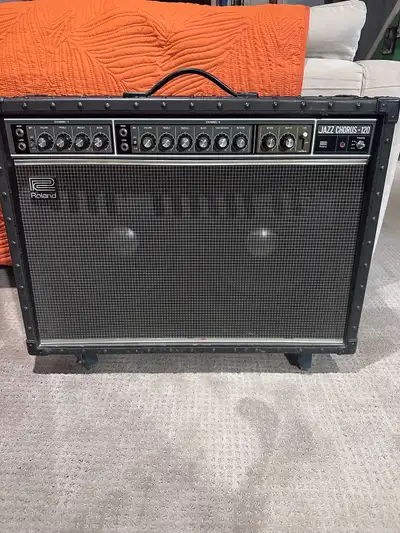 This iconic Roland Jazz Chorus-120 solid-state guitar amplifier delivers a pristine, crystal-clear t...