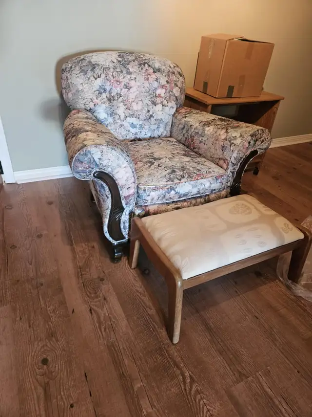 Canapé trois place et fauteuil in Couches & Futons in Saint-Hyacinthe - Image 4