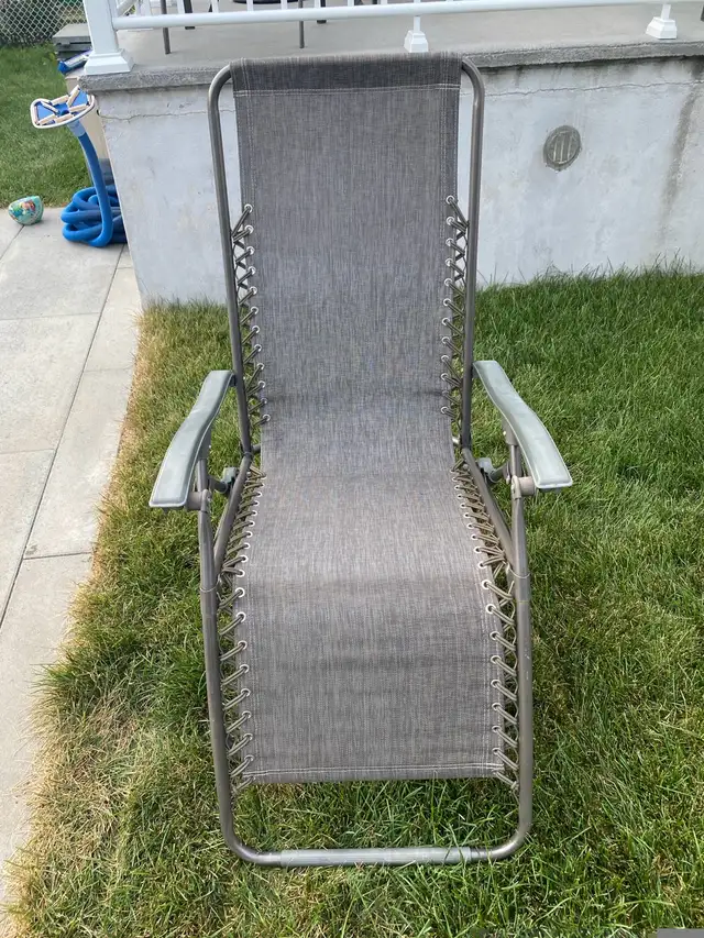 outdoor lounge chairs/chaises longue d’extérieur  in Patio & Garden Furniture in City of Montréal - Image 3