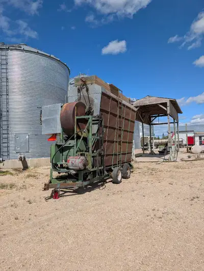 Hume 1510 Continuous Flow Grain Dryer for sale. Was used for drying 80,000 Bu for the 2024 harvest s...