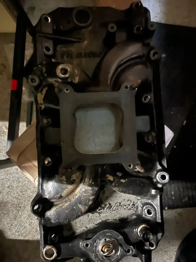 Edelbrock Torker II 2.O BBC oval port intake manifold in Engine & Engine Parts in Markham / York Region - Image 3