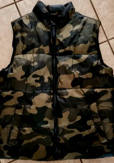 Old Navy puffer vest, View more