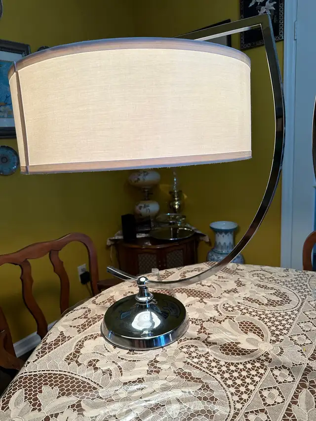 A PAIR OF LARGE ELEGANT ARK TABLE LAMPS in Indoor Lighting & Fans in Regina - Image 6
