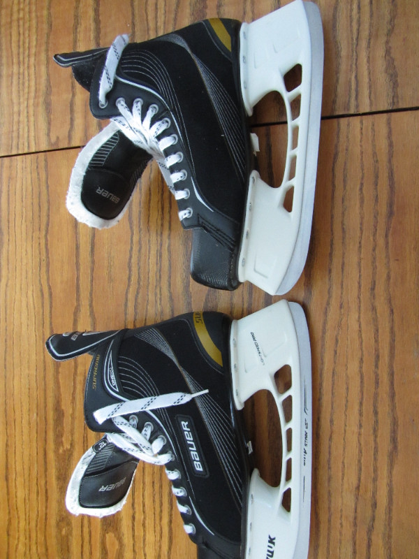 Bauer ONE20 Supreme  Ice Skates Size 12 Shoe Size 13.5 Men's in Skates & Blades in Oakville / Halton Region - Image 2