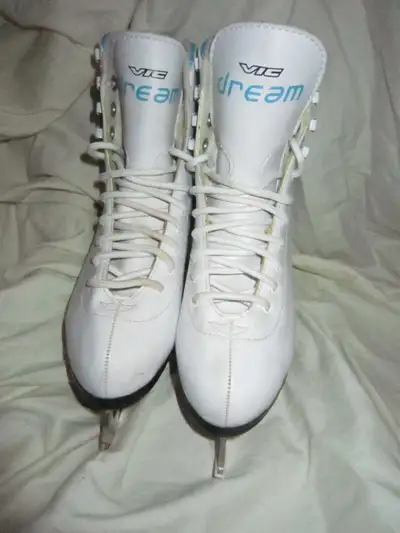 VIC DREAM FIGURE SKATE SIZE 3, View more