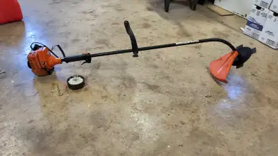 Tanaka TBC 210 Bush cutter/ grass trimmer Needs new gas cap. Complete with manual and parts list.