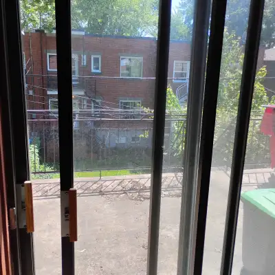 Très bon emplacement à Ahuntsic! Ce charmant 4½ situé au 2e étage d'un quadruplex est niché sur une...