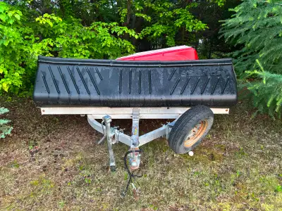 This pre-owned Atomic 13 tilt trailer by Karavan is in great shape. Comes with Caliber shield and sp...
