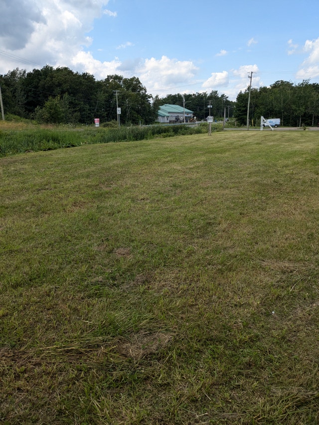 Terrain commercial et industriel léger de 44 500 pieds carrés — photo 2