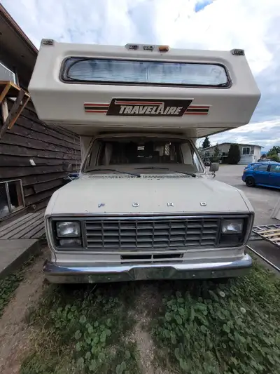 Located in Kelowna. Looking for reasonable cash offers. Selling as i am moving. 1982 Travelaire Moto...