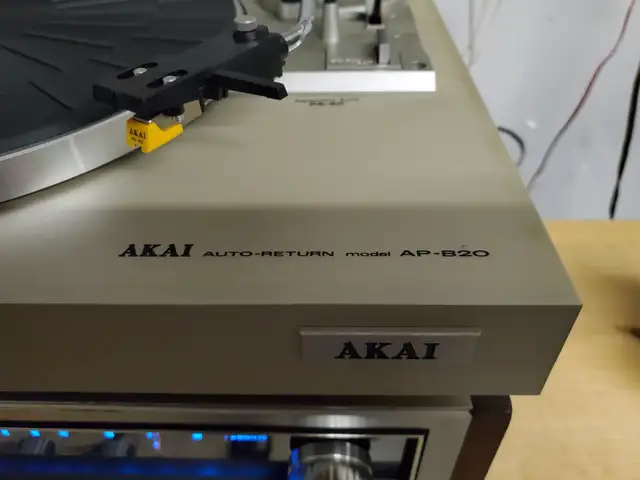 AKAI AP-B20CS RARE VINTAGE BELT DRIVE AUTO-RETURN TURNTABLE BOX in Stereo Systems & Home Theatre in Markham / York Region - Image 3