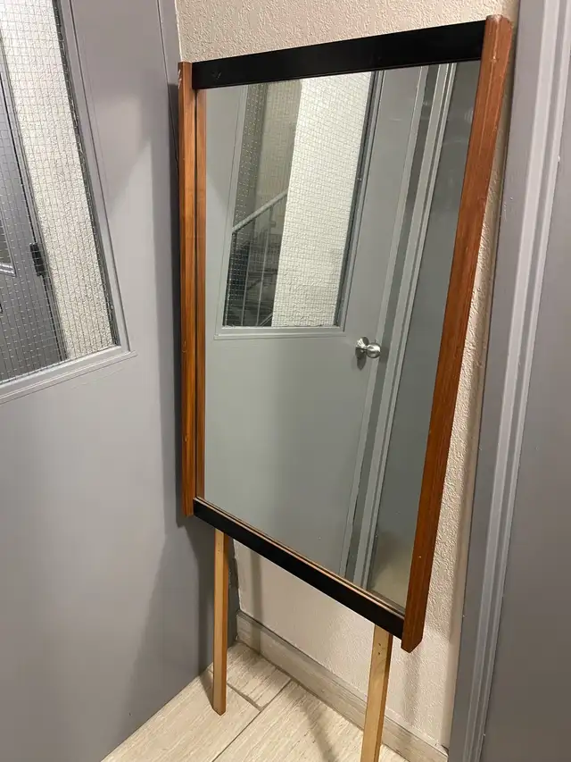 Wooden Mirror in Home Décor & Accents in Ottawa - Image 2