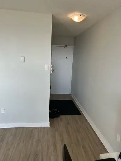 Room For Rent (Castel-Hill Cresent) Ottwawa west High Rise Building safe ,secured ,clean very closed...