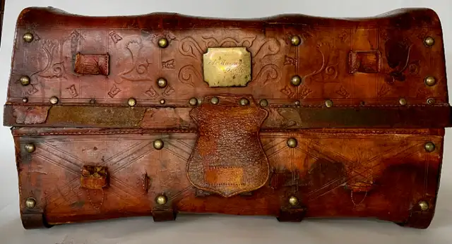 Malle en Cuir Antique Britannique Murray Perth CW c1860 in Arts & Collectibles in City of Montréal - Image 2