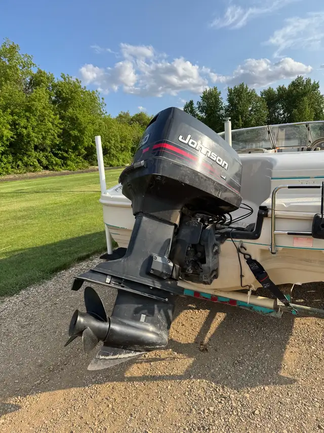 1995 Glastron 17’ Fish/Ski  in Powerboats & Motorboats in Saskatoon - Image 8
