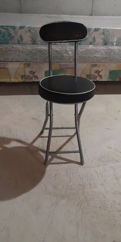 folding wooden chairs, wooden chairs, stool, in Chairs & Recliners in Markham / York Region - Image 3