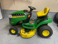 John Deere lawn tractor - d110