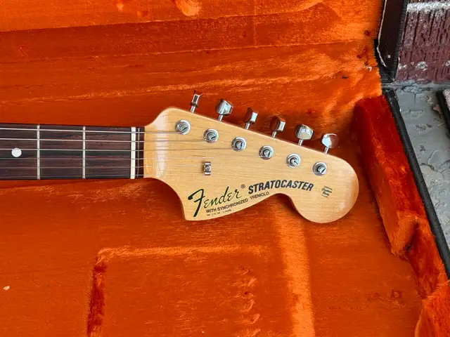Fender Custom Shop 1969 Stratocaster in Guitars in Windsor Region - Image 4