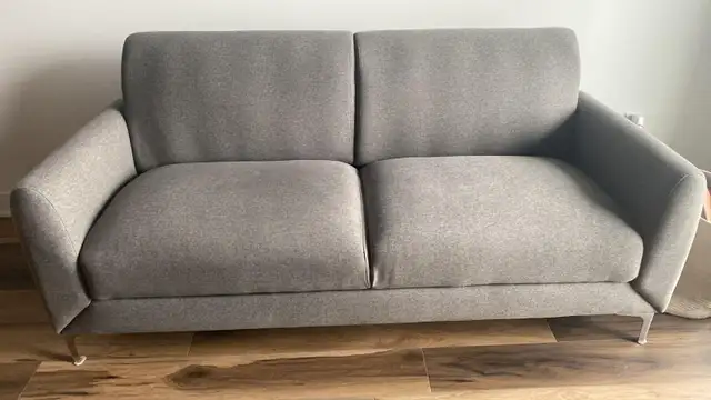 Canapé 2 places in Couches & Futons in City of Montréal - Image 2