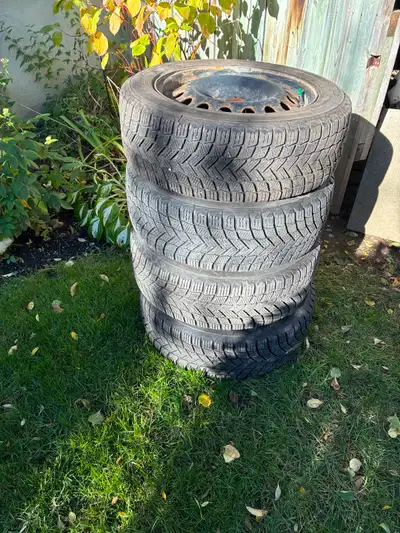 Ensemble de 4 pneus montés sur jante pour Chev Bolt, acheté en 2024. Usure 7/32