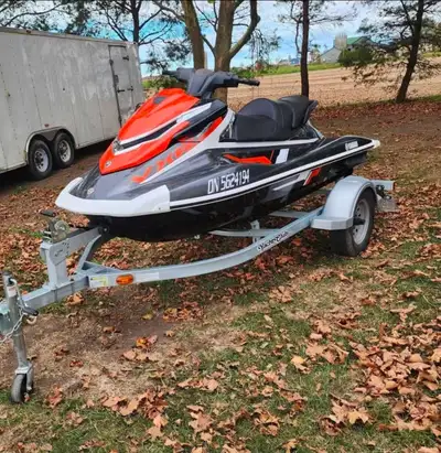$12,250 obo 2017 Yamaha Waverunner VXR 1.8L high output Comes with 2021 trailer and all the gear to...