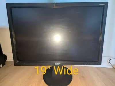 I have 2 working, well used computer monitors. Please see pics for brand and model info. This is a F...