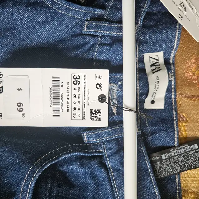 Wide leg women's jeans in Women's - Bottoms in Oshawa / Durham Region - Image 7