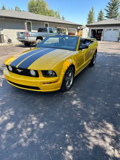 2005 Ford Mustang GT sports car