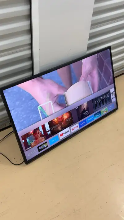 SAMSUNG 40” SMART 4K UHD TV $200, View more