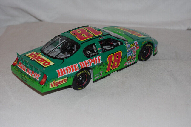 Modèle réduit 1/24 J.J Yeley # 18 Monte-Carlo 2006 / Vigoro 1:24 dans Art et objets de collection  à Laval/Rive Nord - Image 2