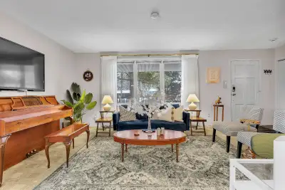 Large, FULLY FURNISHED 2 bed 1 bath unit, available immediately. Real photos. No AI-staging. - Nicel...