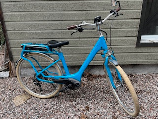 Vélo électrique CUBE, moteur Bosch : AUBAINE! dans De route  à Ville de Montréal