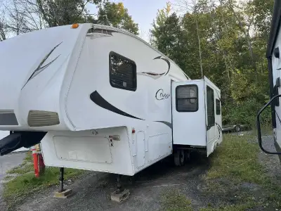 I'm selling my fifth wheel camper, a cozy home on wheels perfect for your next adventure! This campe...