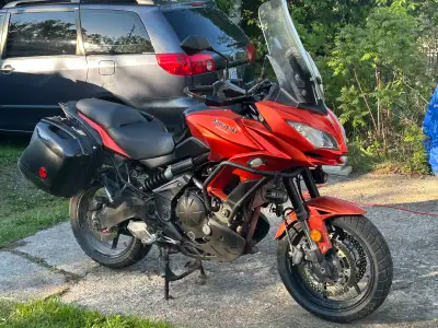 Well maintained. Has high and low windshield, gps bracket, phone holder/charger, usb port, gear indi...