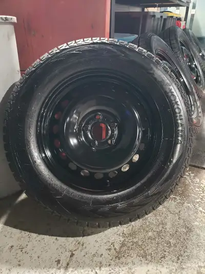 Yokohama iceGuard winter tires on steel rims, tire size 235/65 R17, rim bolt pattern 5x114.3 Like ne...