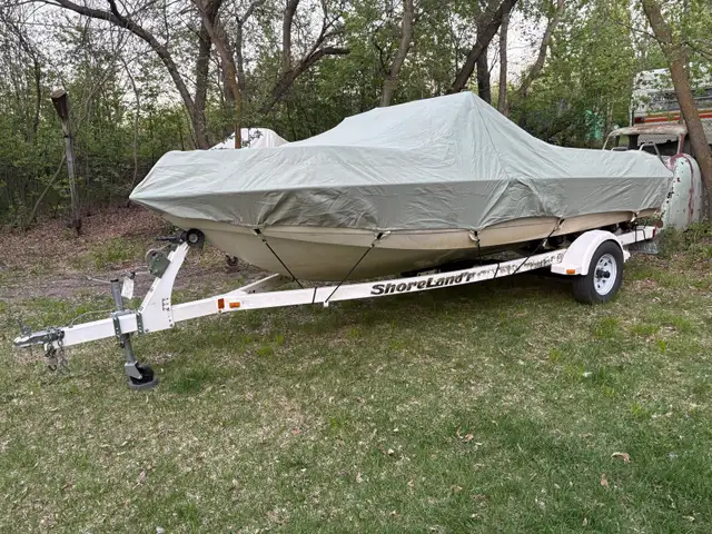 Swiftsure 17.5 Ft. 120 HP Mercruiser I/O & Trailer in Powerboats & Motorboats in Moose Jaw - Image 6
